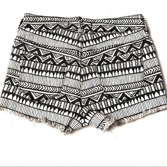 Bullhead Denim High Waisted Shorts Black White Print Raw Hem Size 3 - Picture 2 of 3